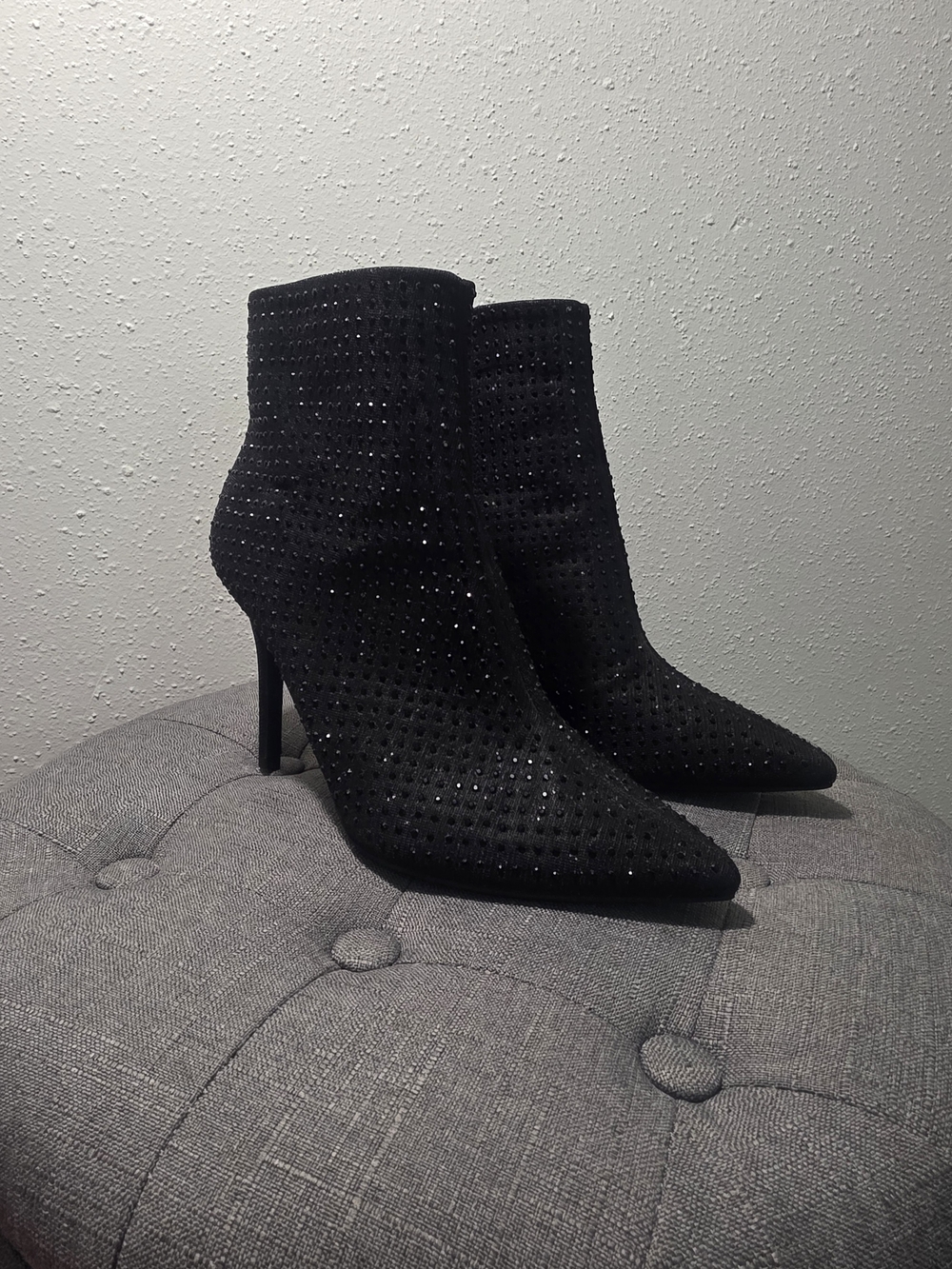 Black Women's Crystal-Embellished Pointed Toe Ankle Booties Scoop Sz 9